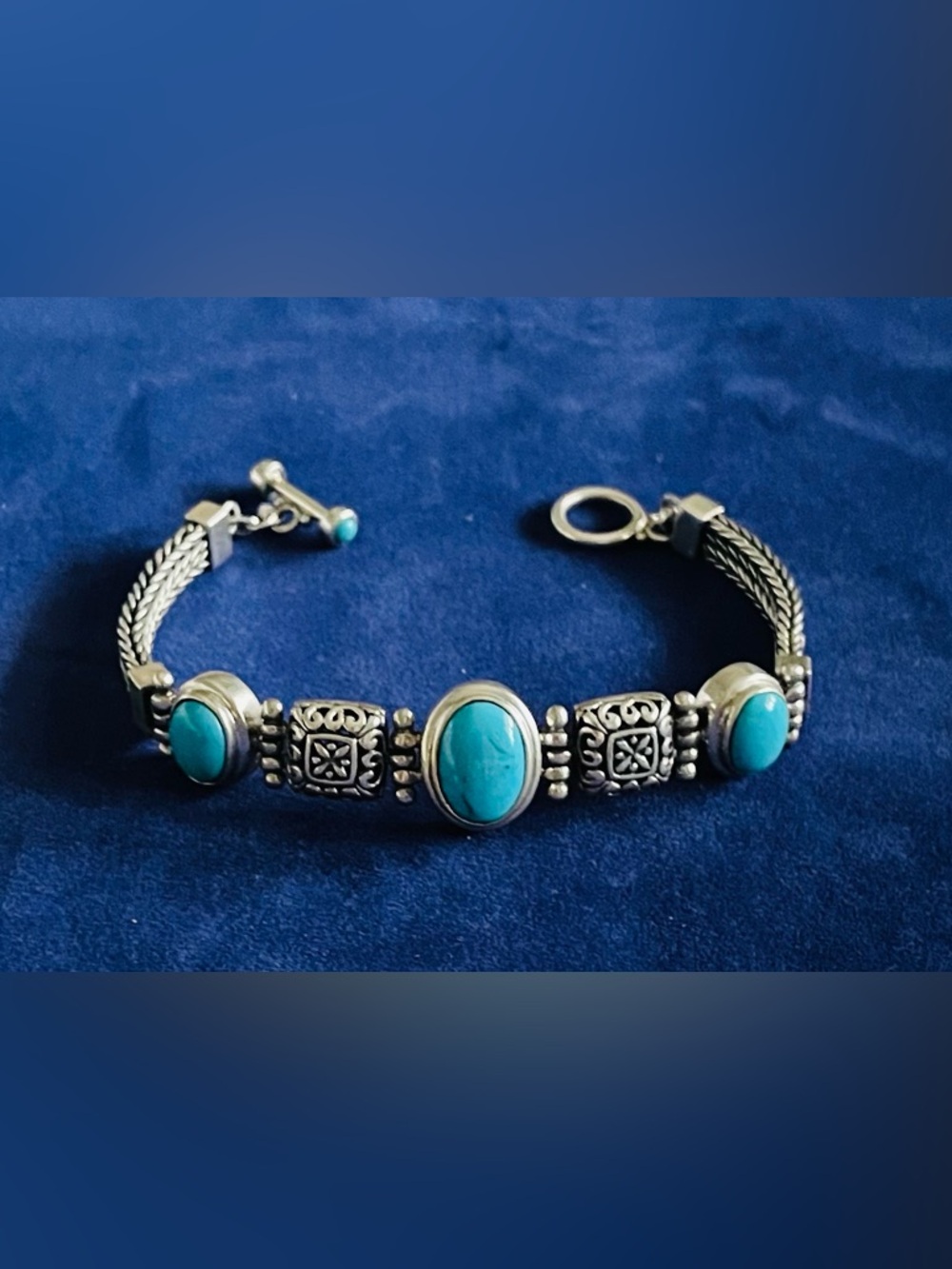 TURQUOISE STERLING BRACELET /ORNATE & WHEAT DESIGN / CHAIN &TOGGLE /3 STONES 7”